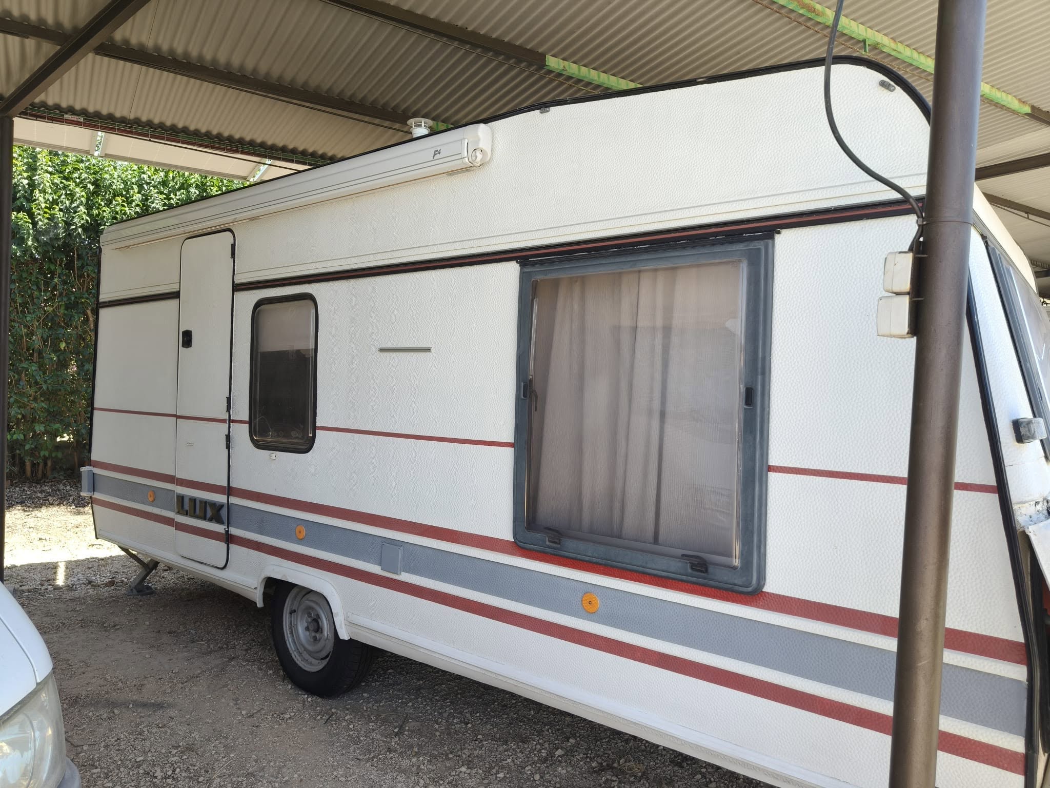Bürstner 480 TN – 4 Plazas – Menos de 750 kg