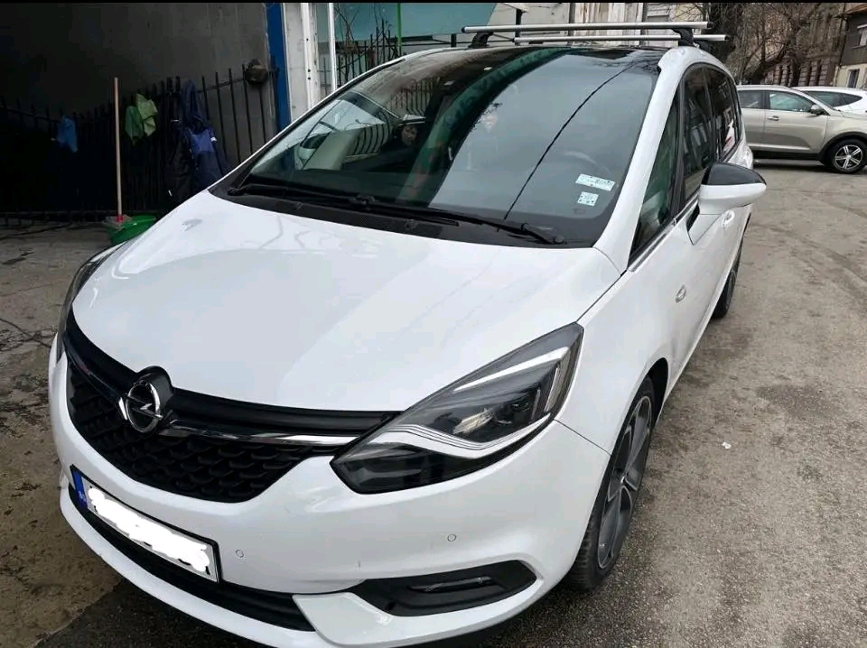 Opel Zafira C 2.0 CDTI 170 CV | 2018 | 130.000 km | 7 plazas | FlexFix 4 bicicletas